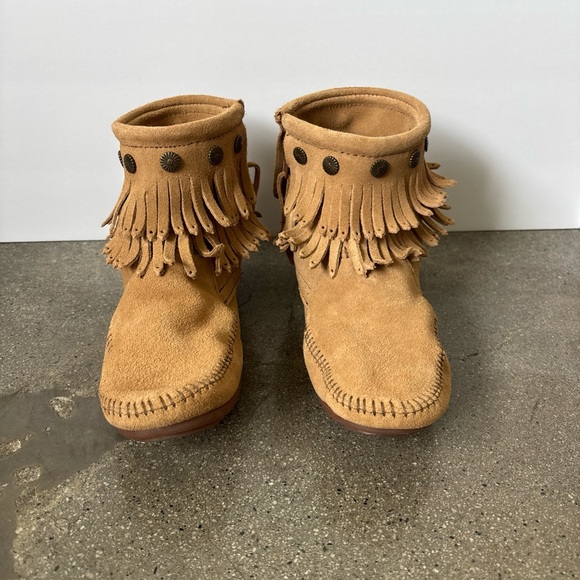 Minnetonka Tan Suede double fring side zip boots - Picture 1 of 12